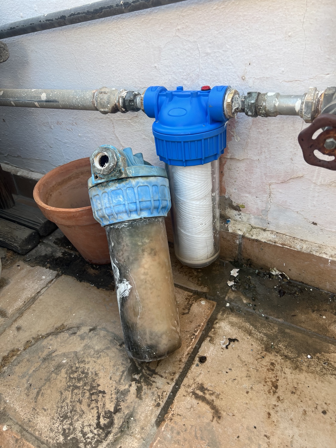 Filtro de agua nuevo instalado por Comuniservis